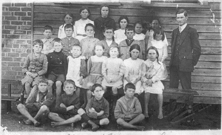 Naraling School Students 1912